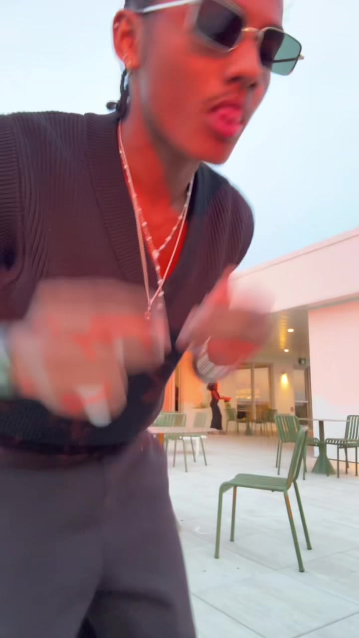 @𝕮𝖍𝖗𝖎𝖘