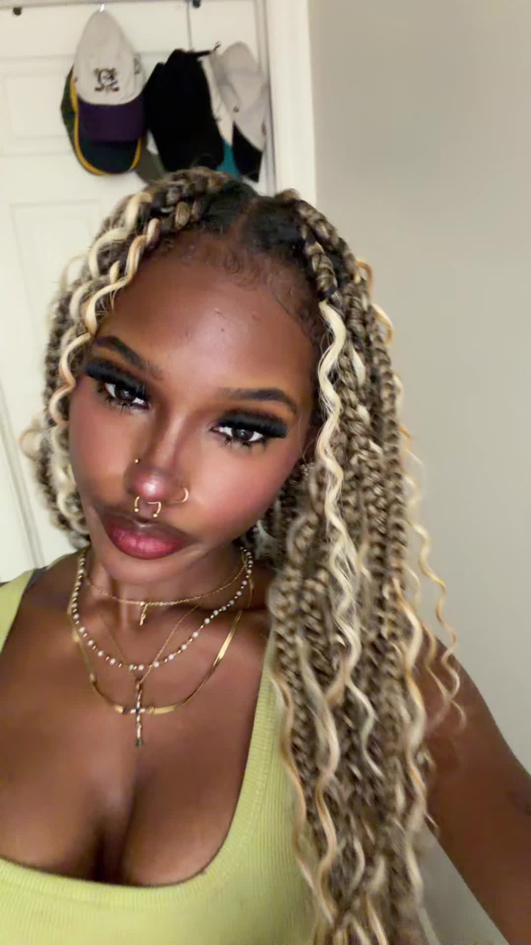 @bareleehere