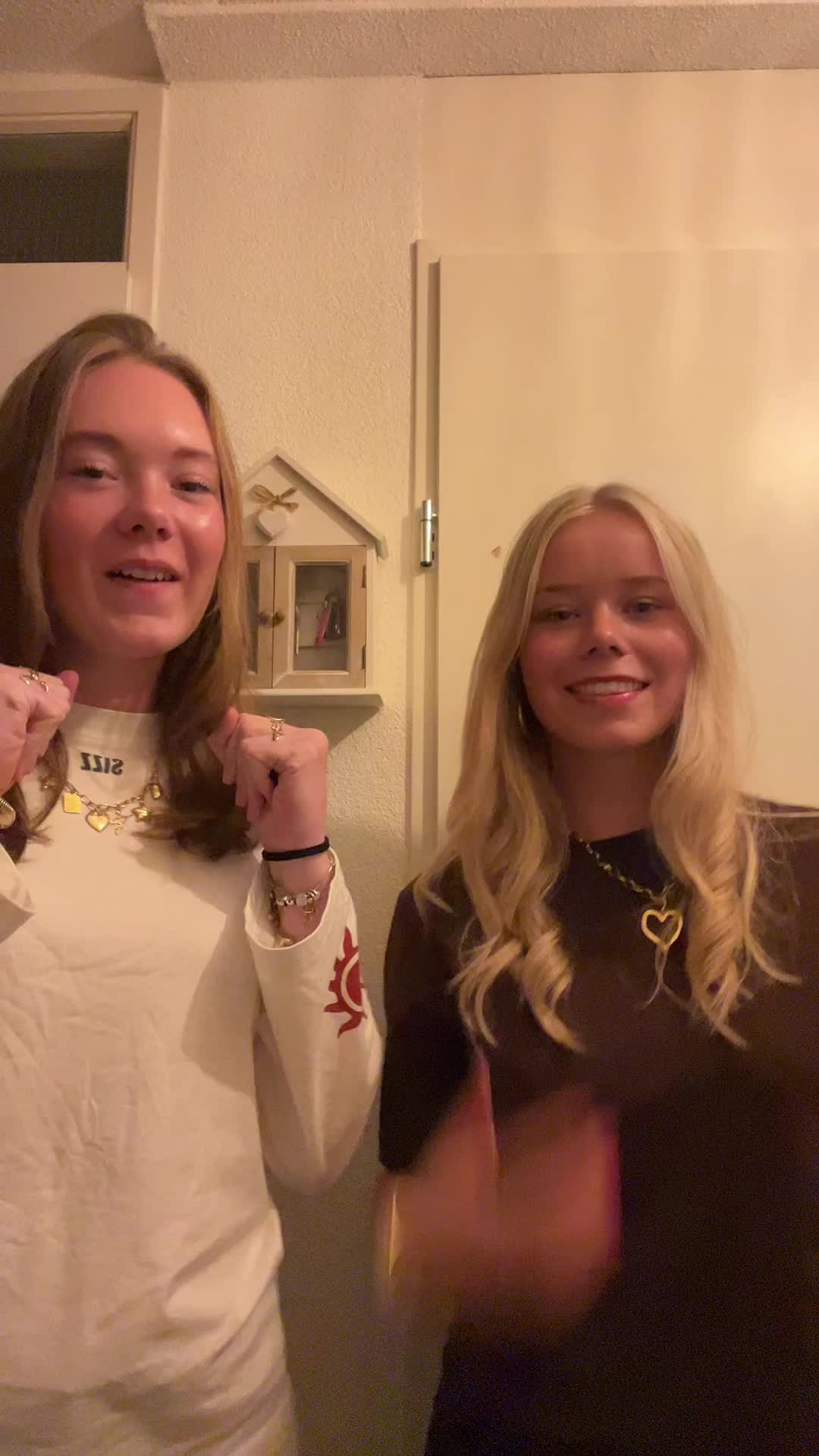@Priv&eacute;lynnx