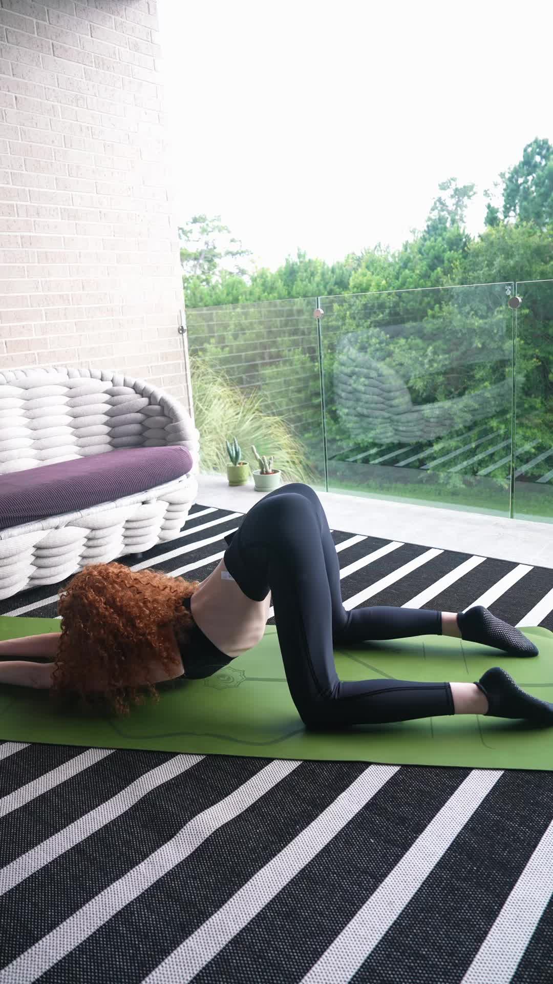 @lilredyoga
