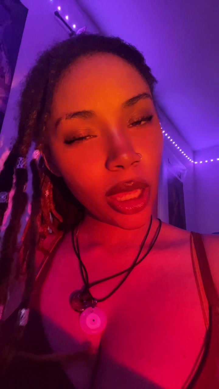 @𝘖𝘯𝘭𝘺𝘴𝘰𝘯𝘥𝘦𝘳
