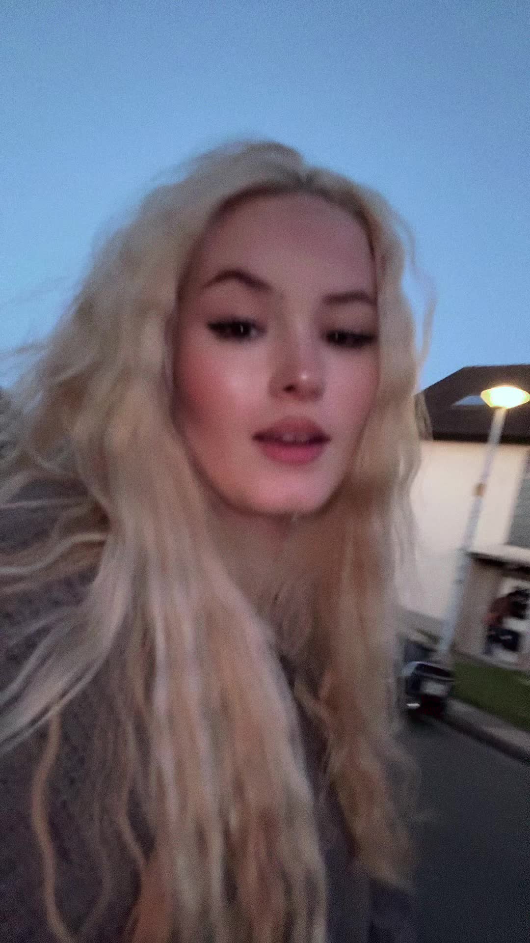 @therealelli
