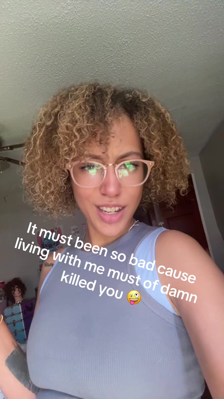 @hollimariee24