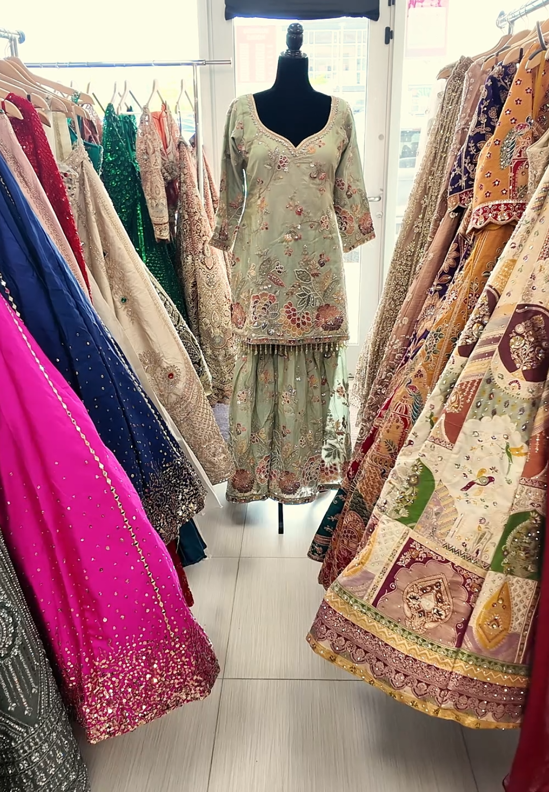 @Arora Fashions 🇨🇦