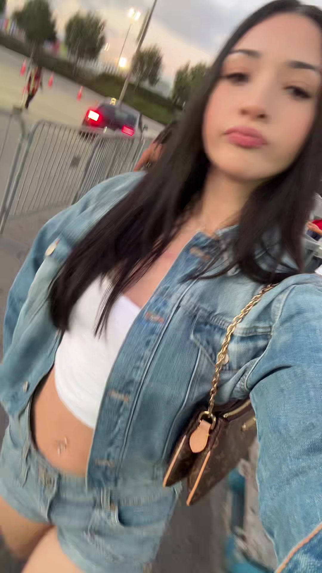 @Bella