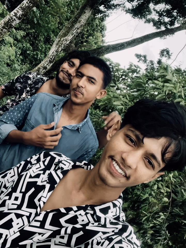 @ᴀʀɪʏᴀɴ🕷️🕸️