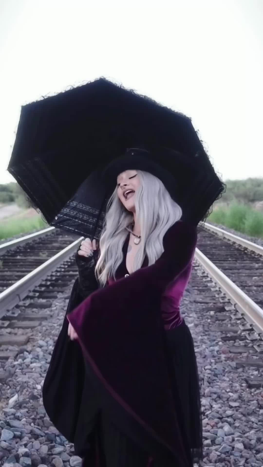 @samanthaleahmusic๐งโ๏ธ