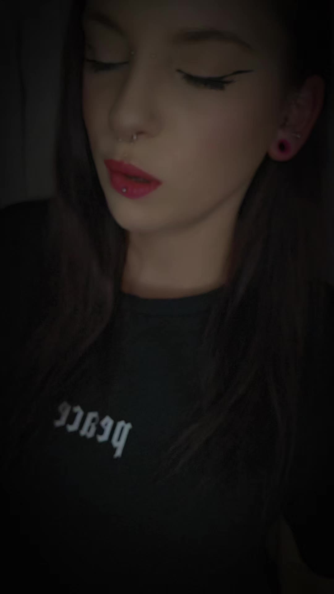 @𝓐𝓷𝓷𝓲 🖤