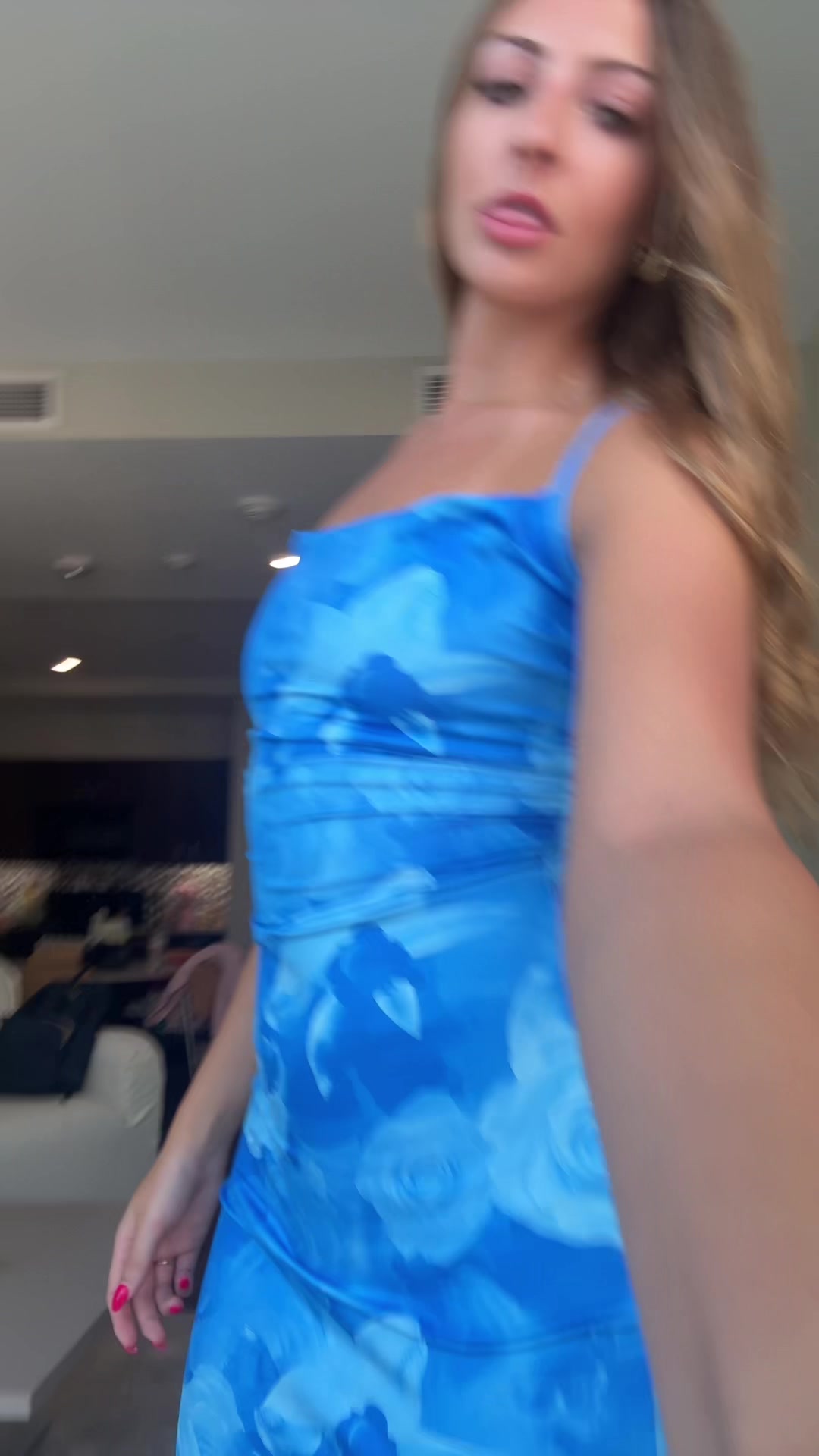@_rileyconn