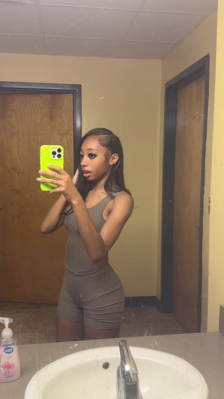 @sexypetitebaddie