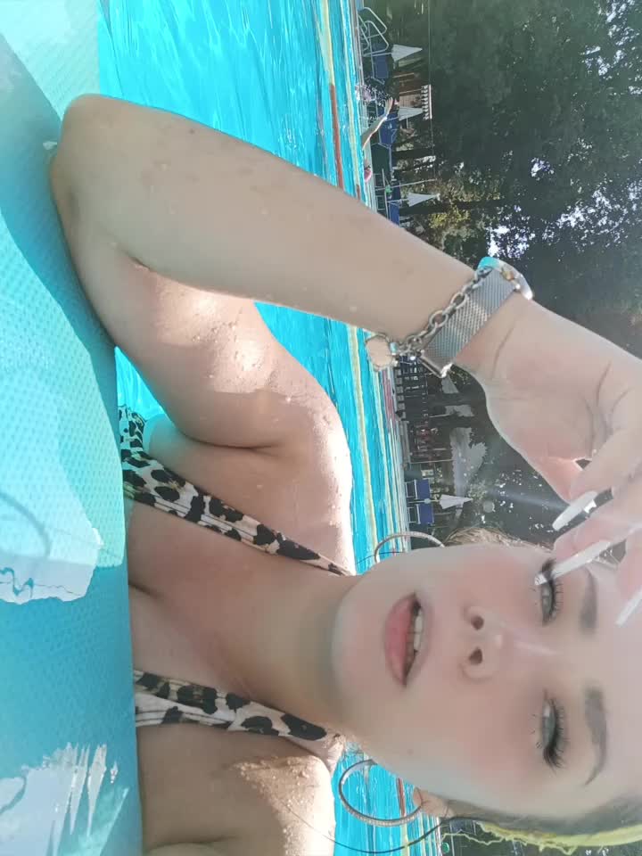 @SARA ROXY