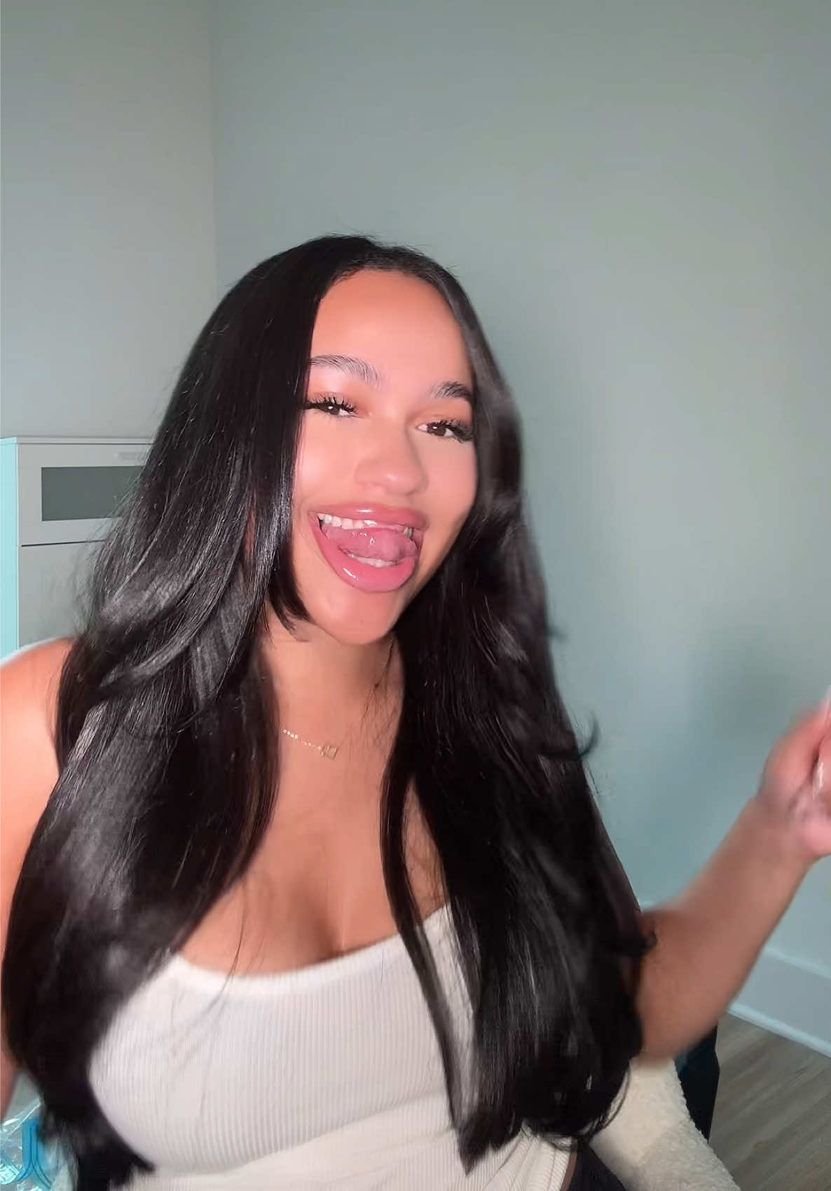 @Bella