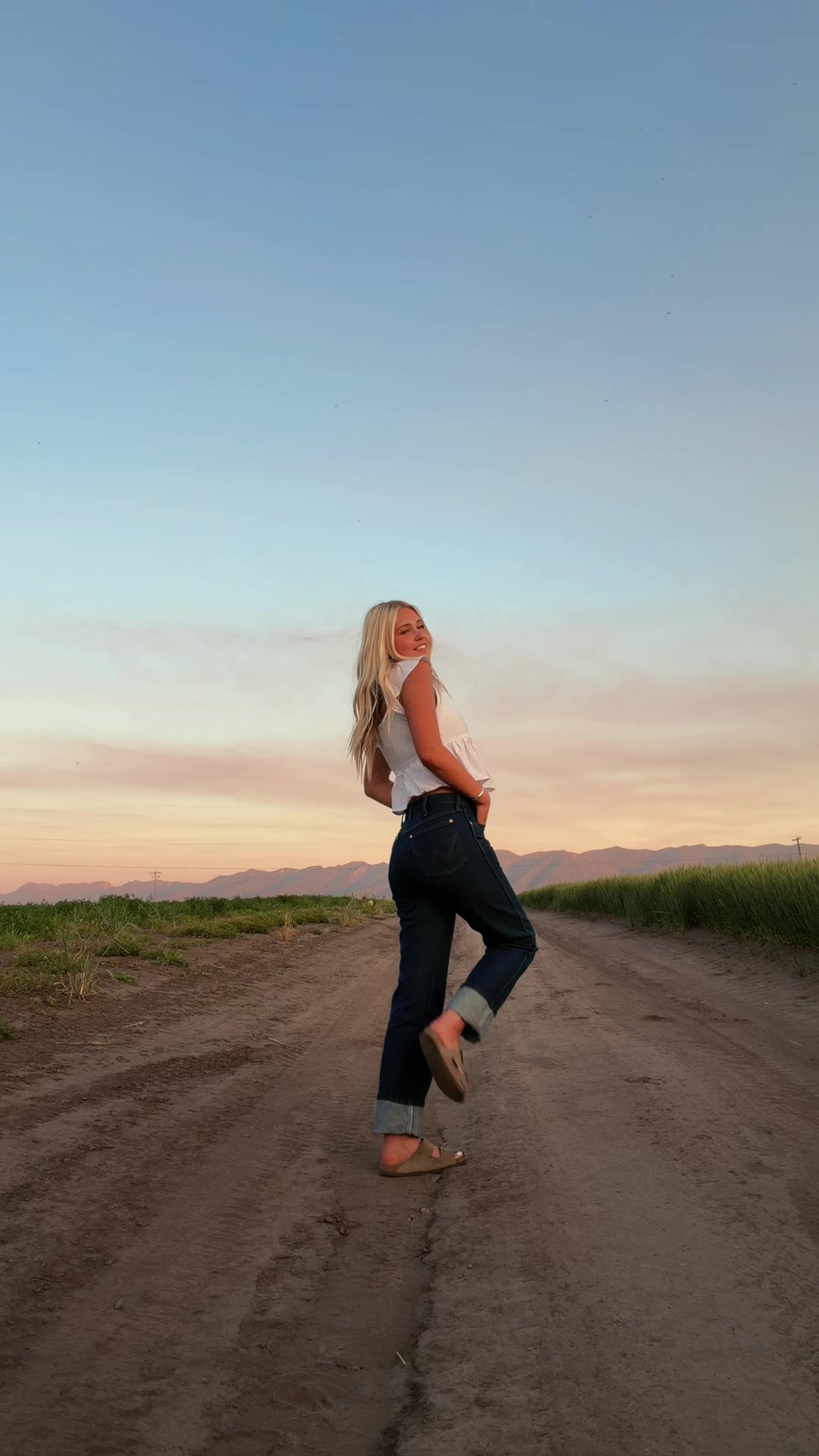 @lola.tabor