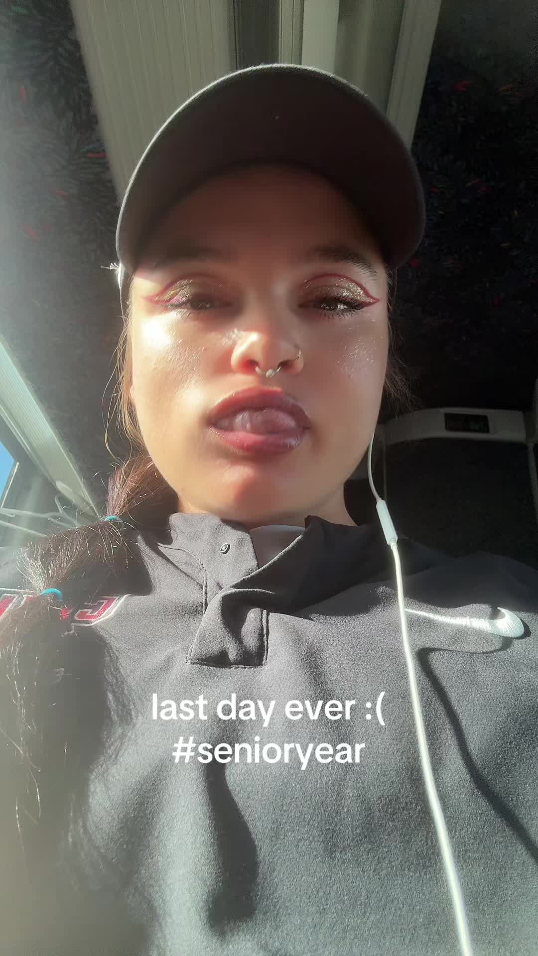 @mía