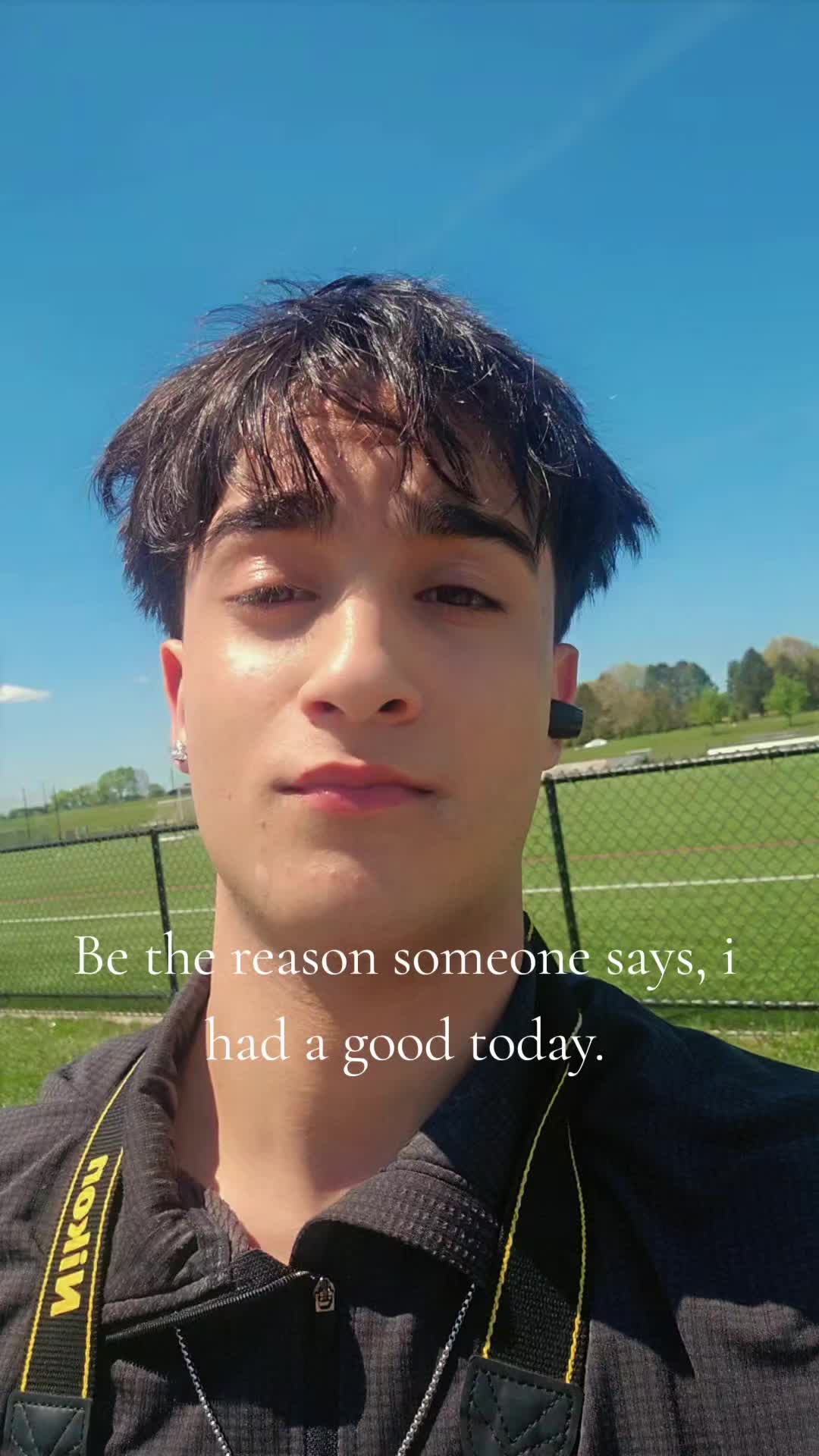 @🀥