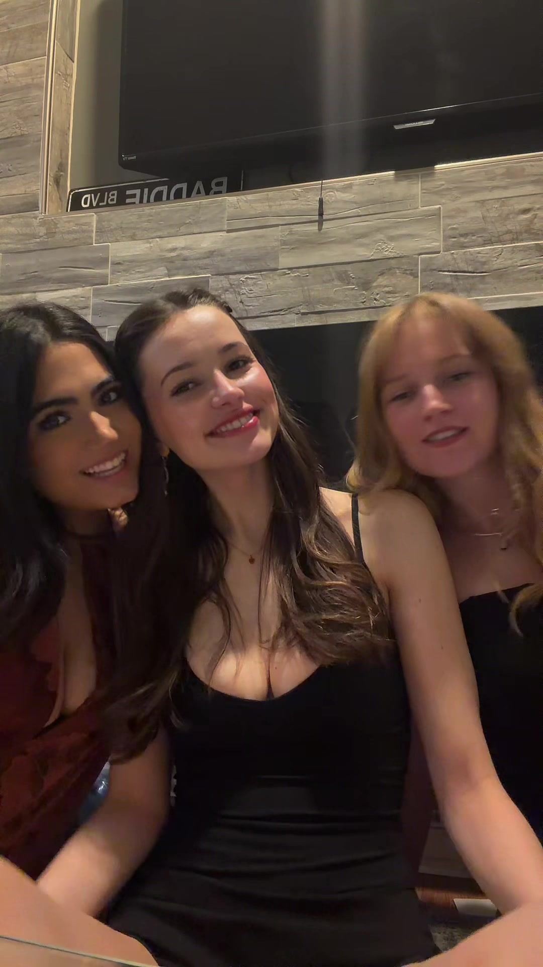@Ella