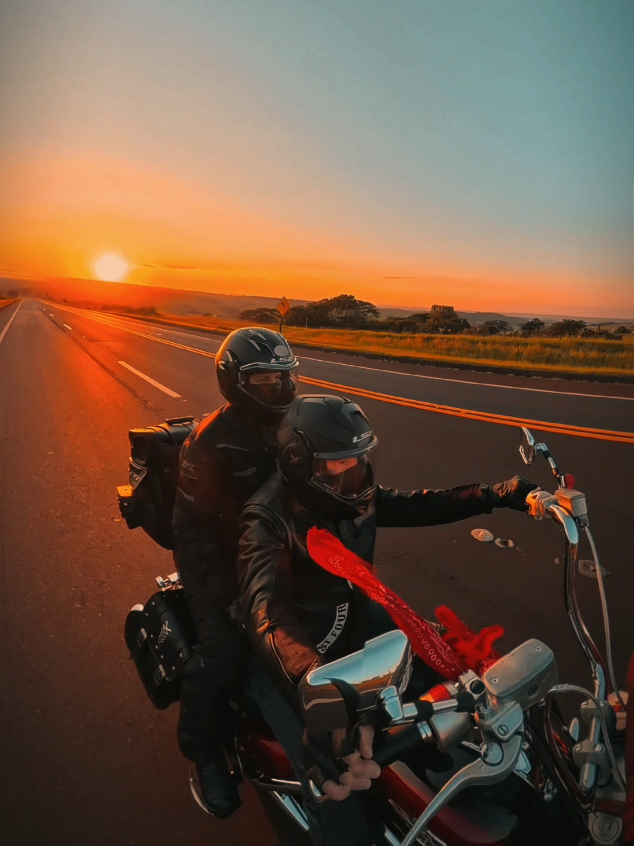 @De Moto? Pra onde?
