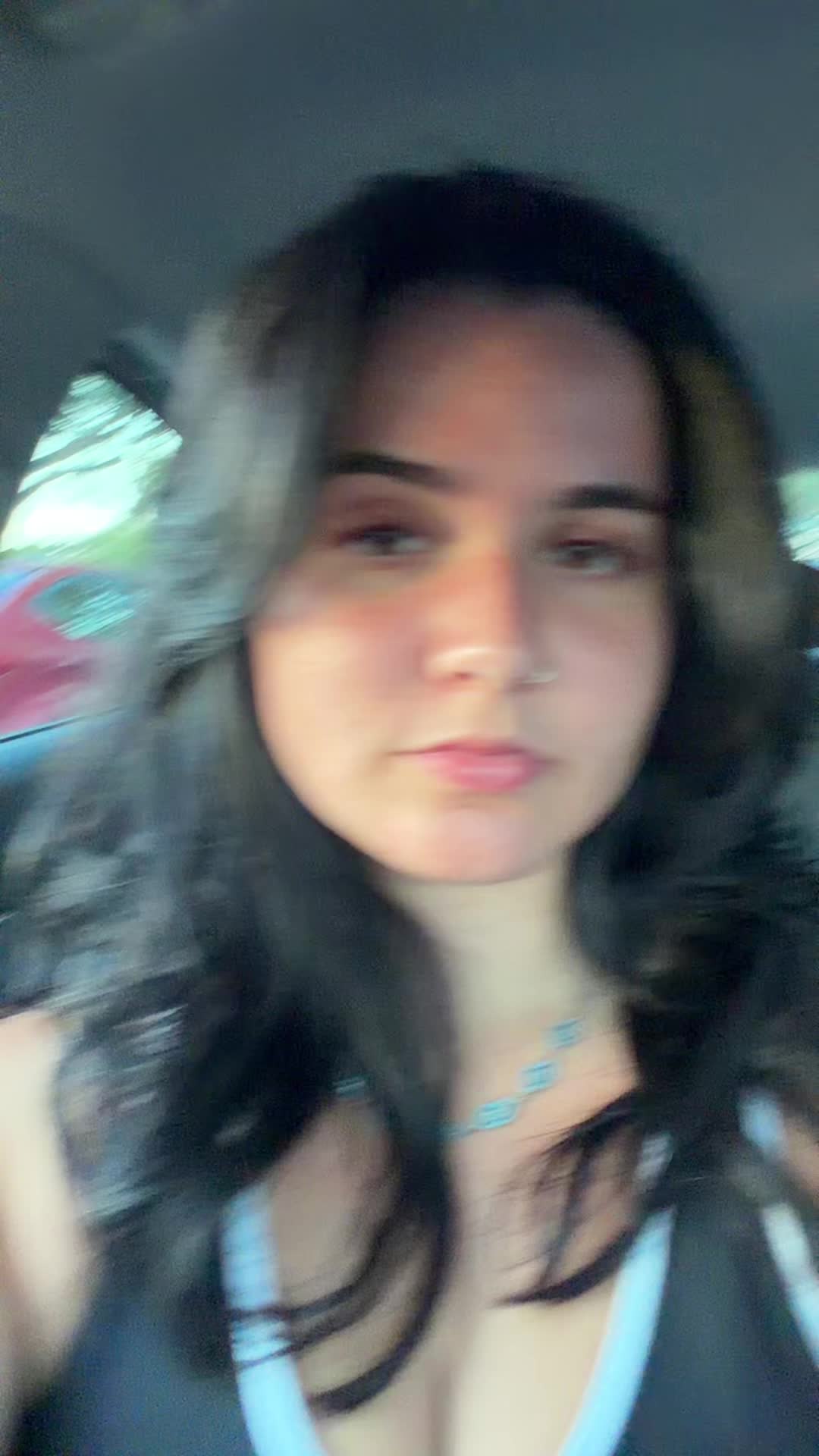 @Khloee
