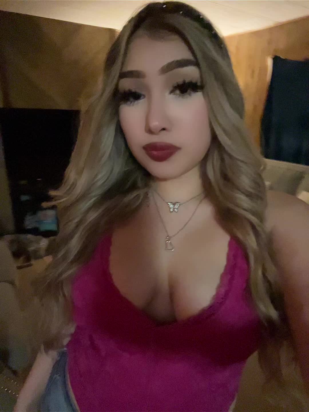 @Angelina🦋