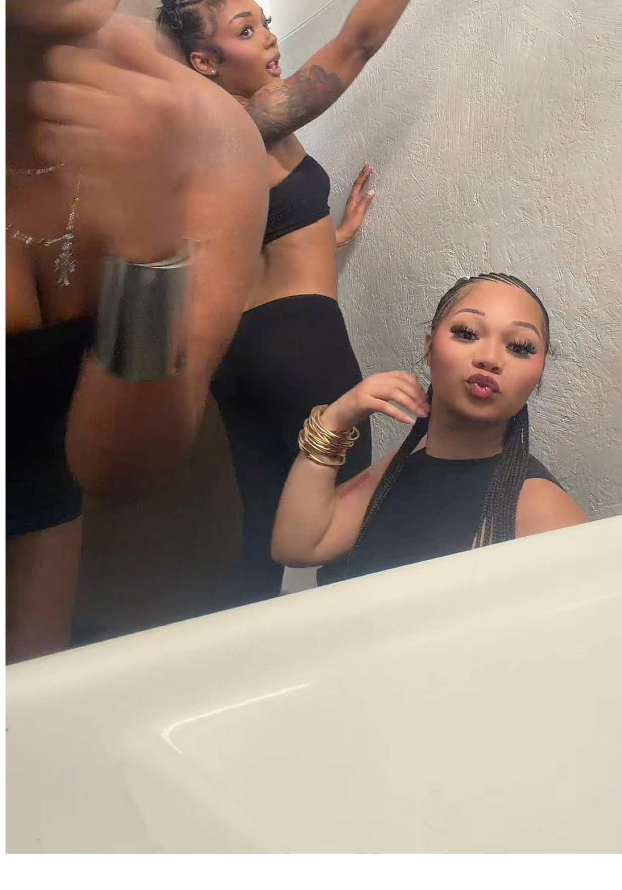 @Elisse321