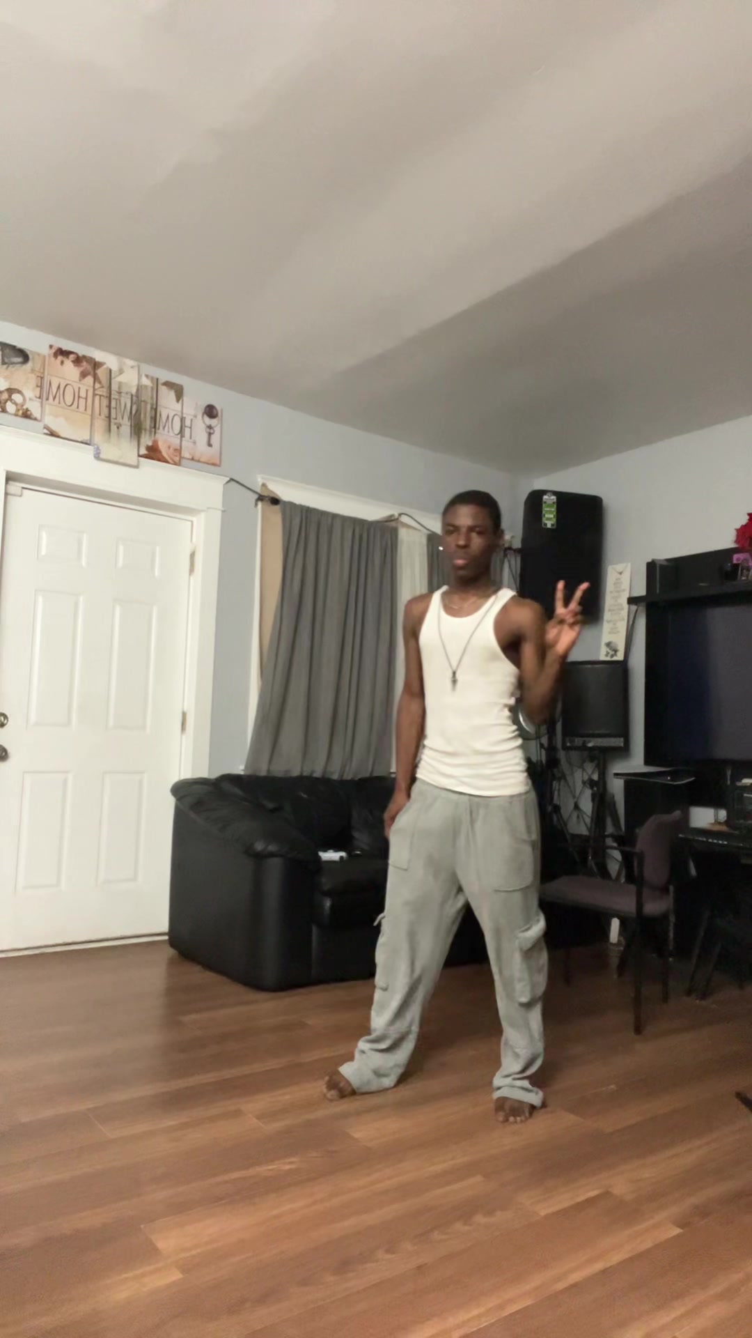 @presshandstands7