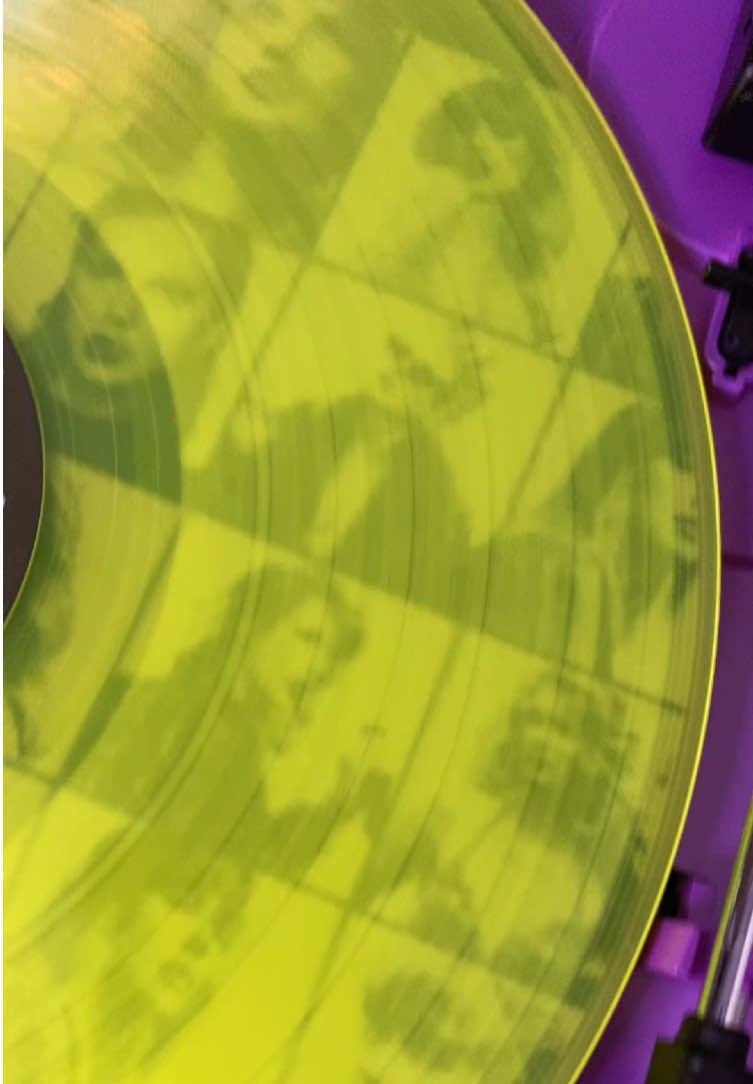 @Amber || Vinyl Collector☁️