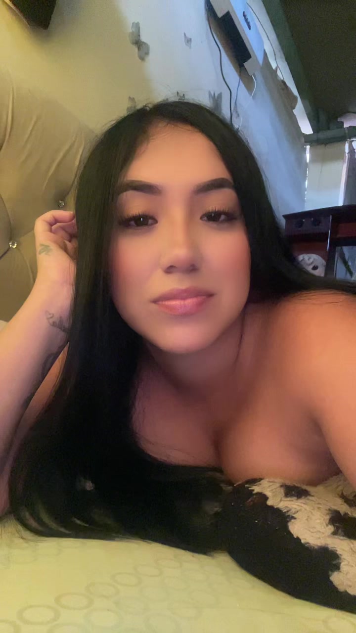 @👩🏻💋