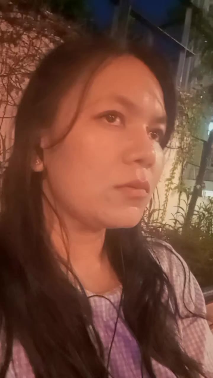 @Lela_