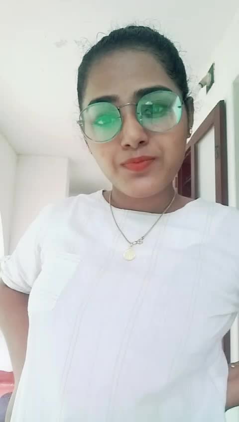 @ASWATHI😇