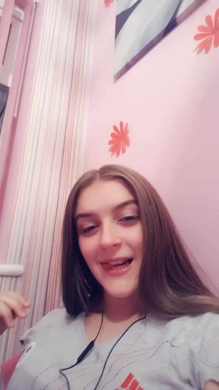 @Ellie🩷