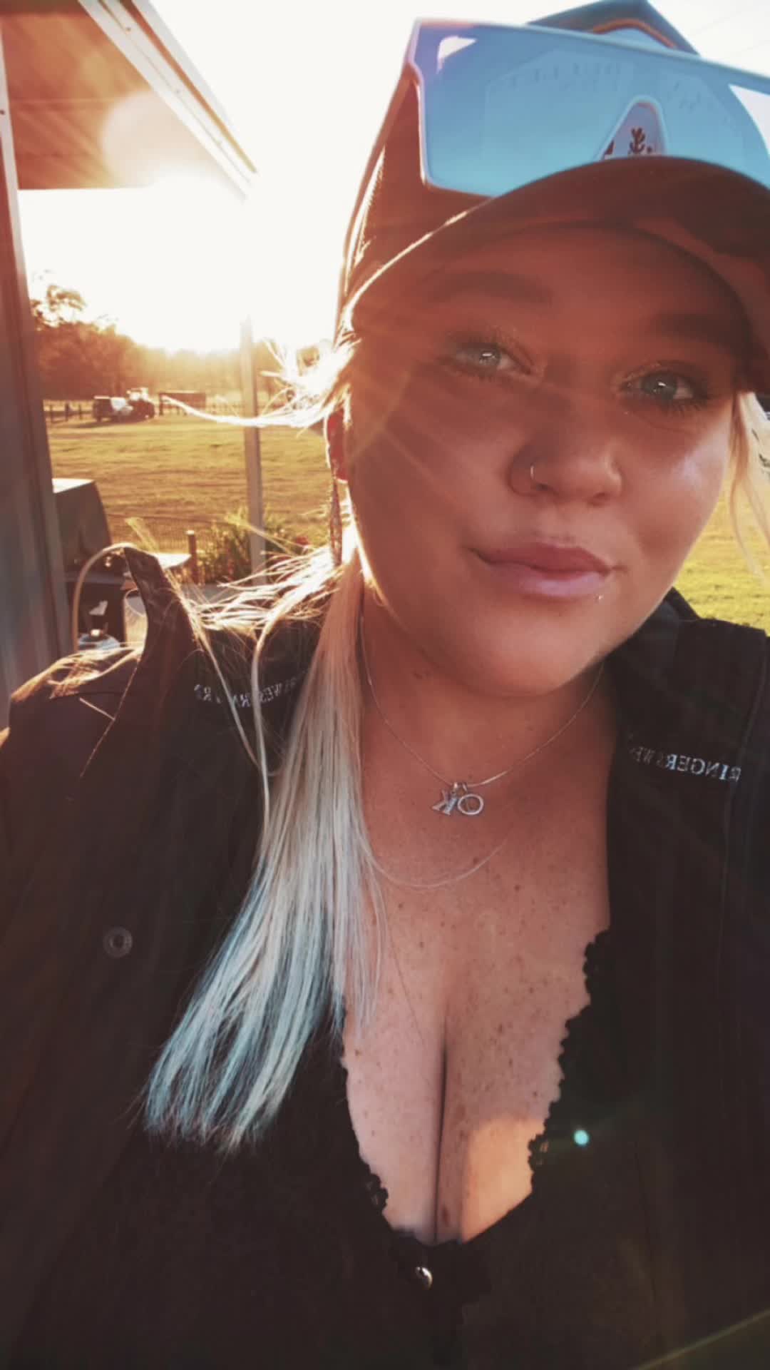 @thick_country_chick22