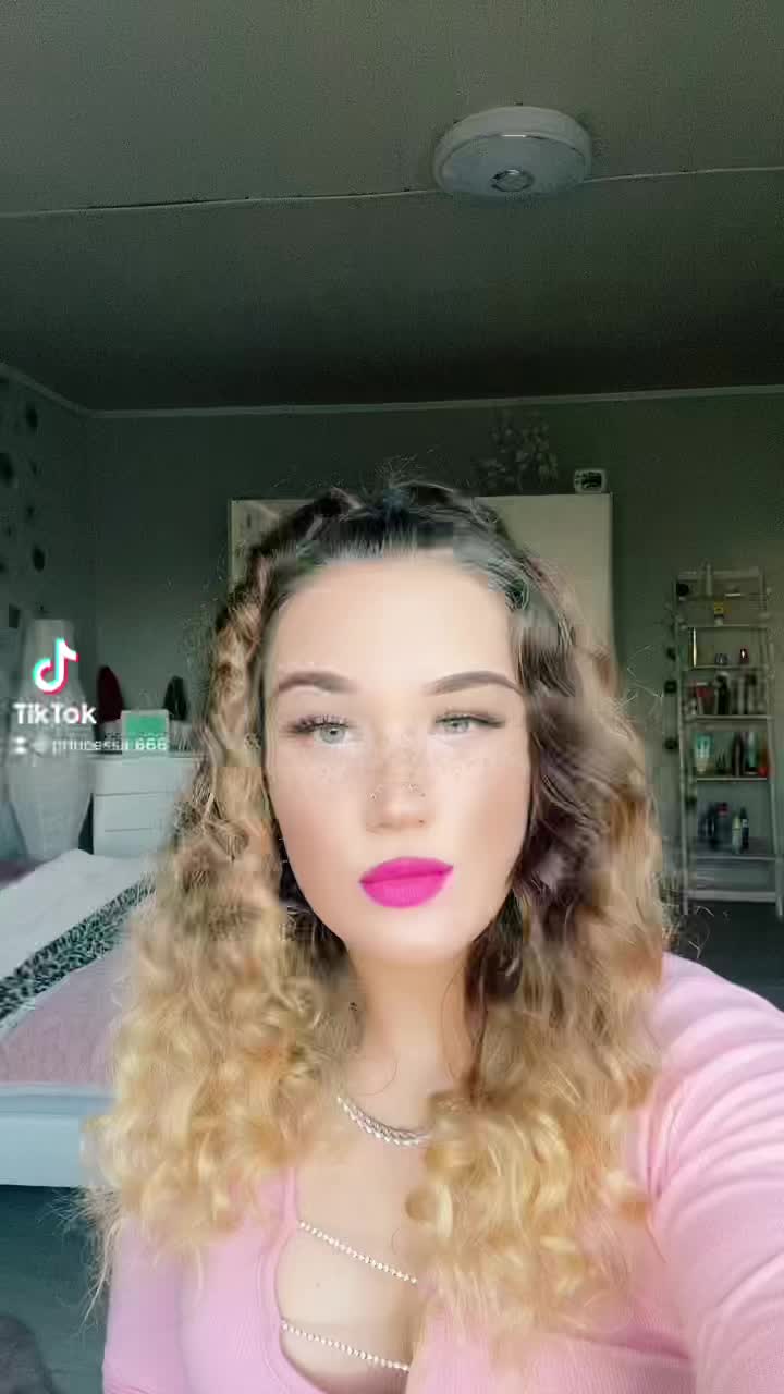 @Каролина.🖤