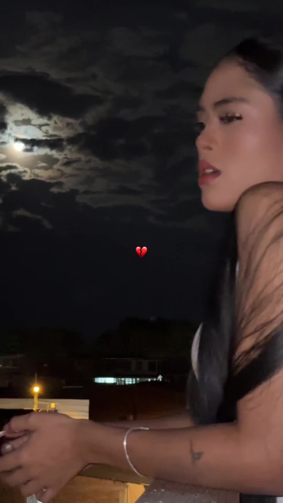 @soyhillary_04