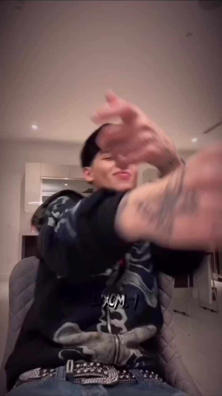 @🧛🏿&zwj;♂️