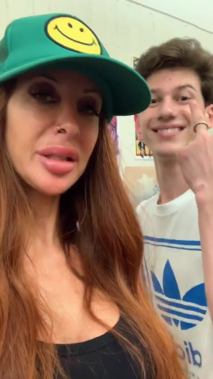 @Lizyred1