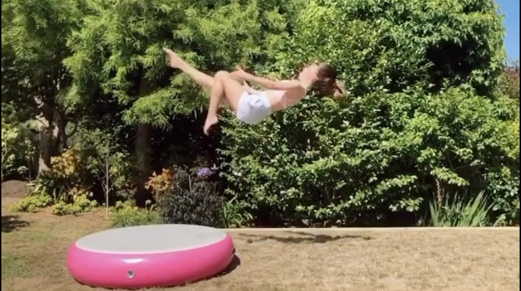 @🤸🏻♂️