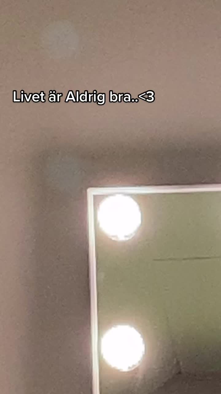 @<33