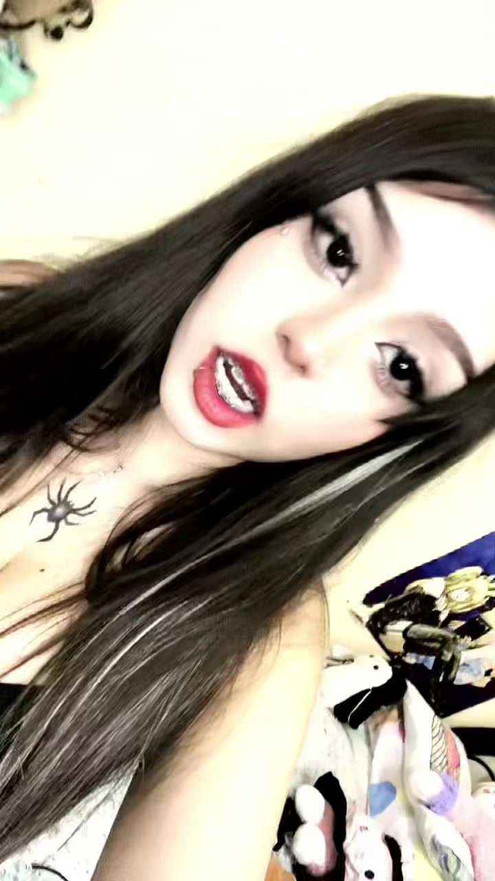 @𝔅𝔢𝔱𝔦 🕷️
