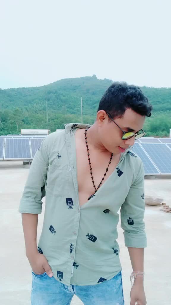 @smile boy😀😀😀