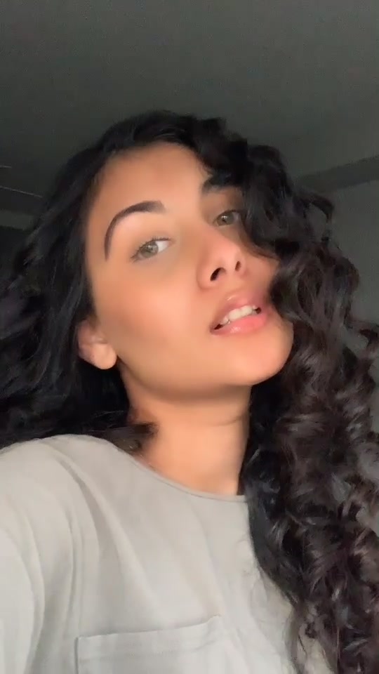 @KAVYAA🖤