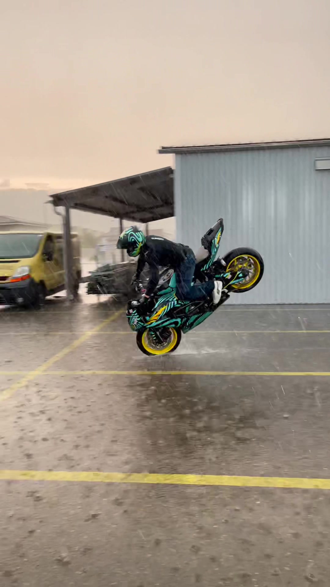 @Michi_stuntrider