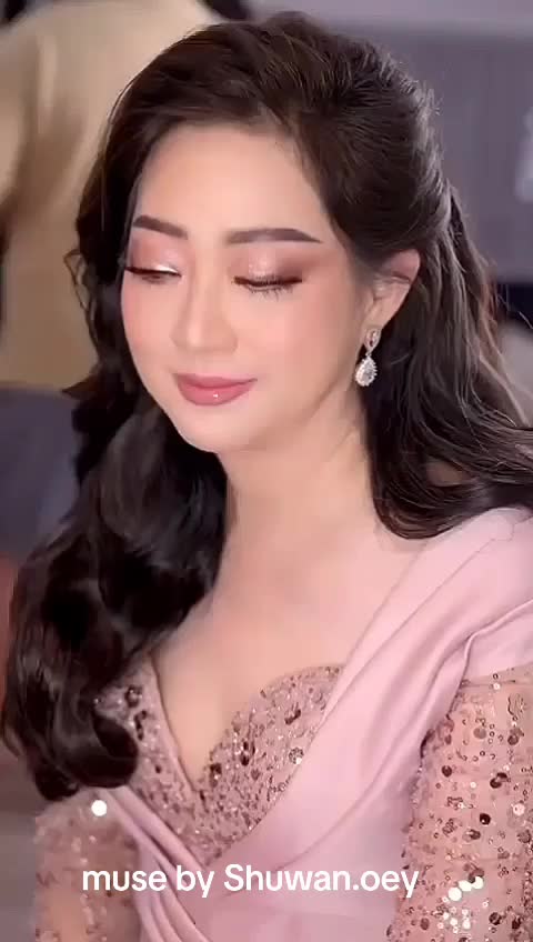 @Model Mama Mature Makeup💫