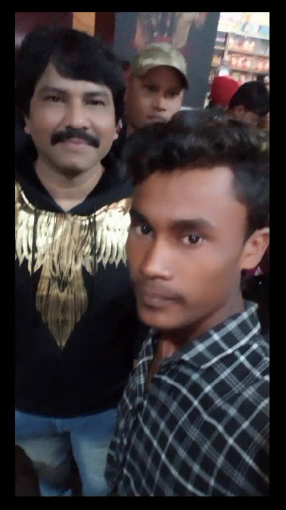 @like karo like pav