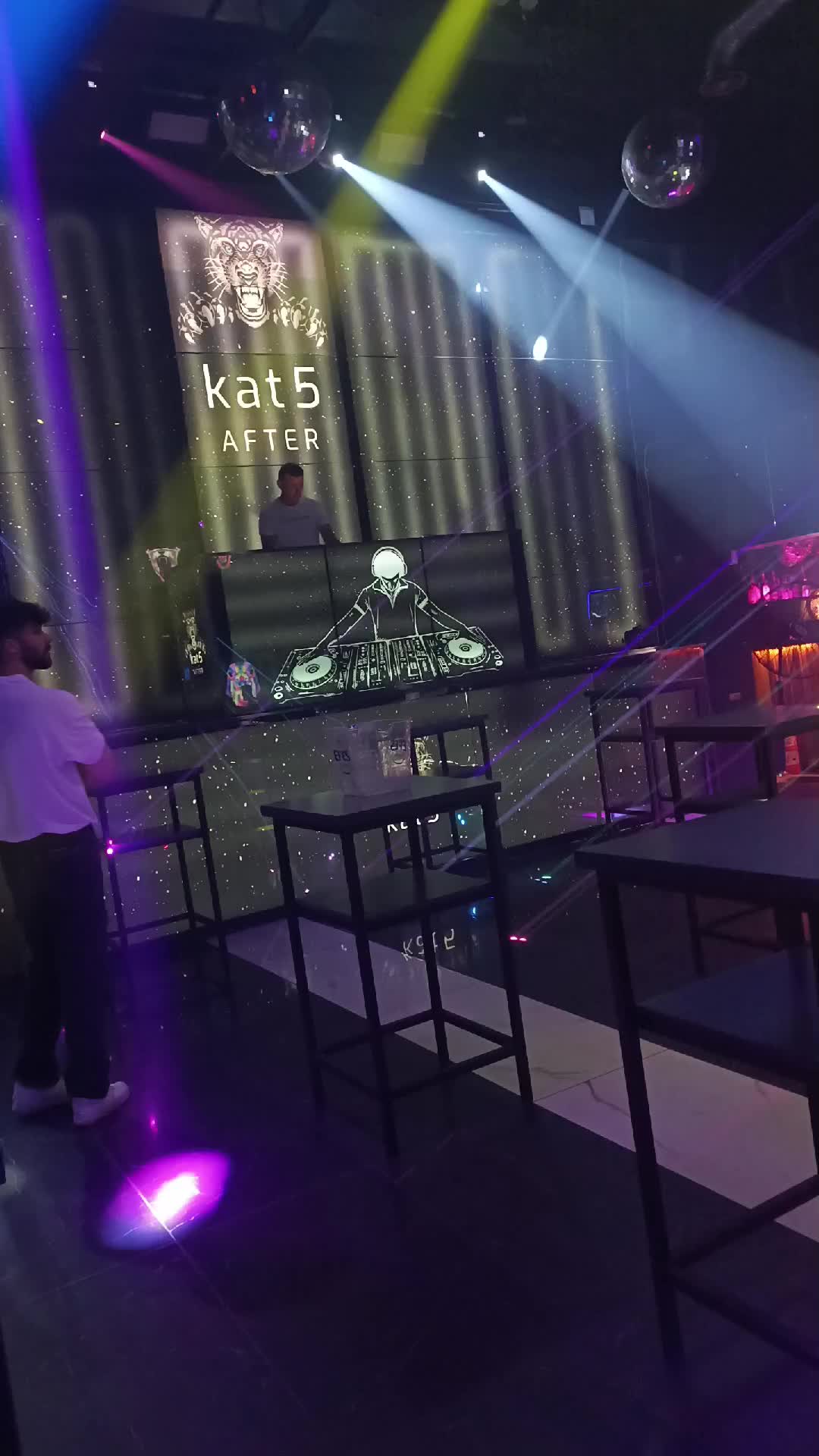 @Sezer Live