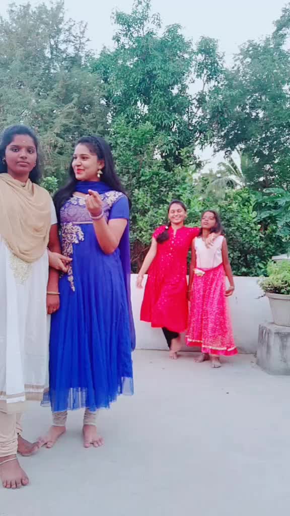 @👭 Preethi💖Pavi👭