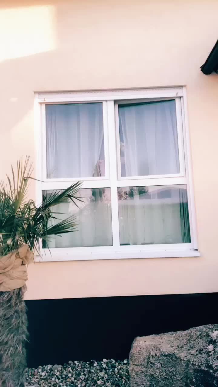 @sarah.la.la.la