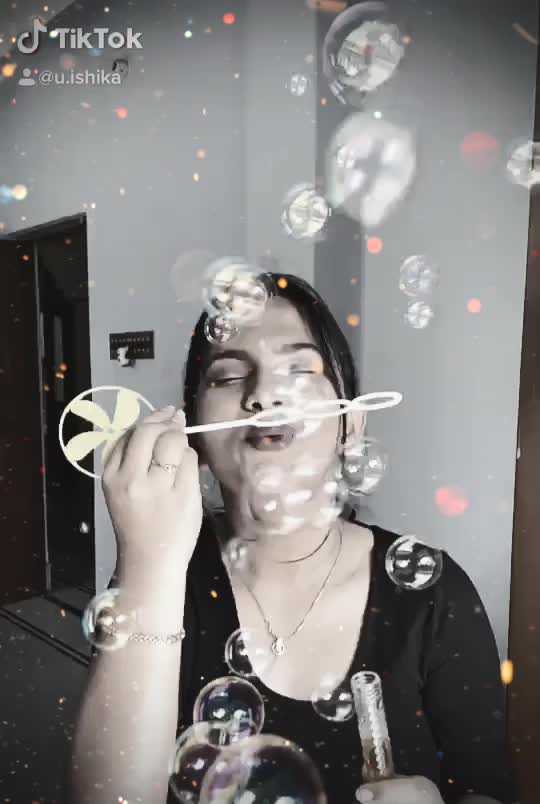@ROY ISHIKA💫