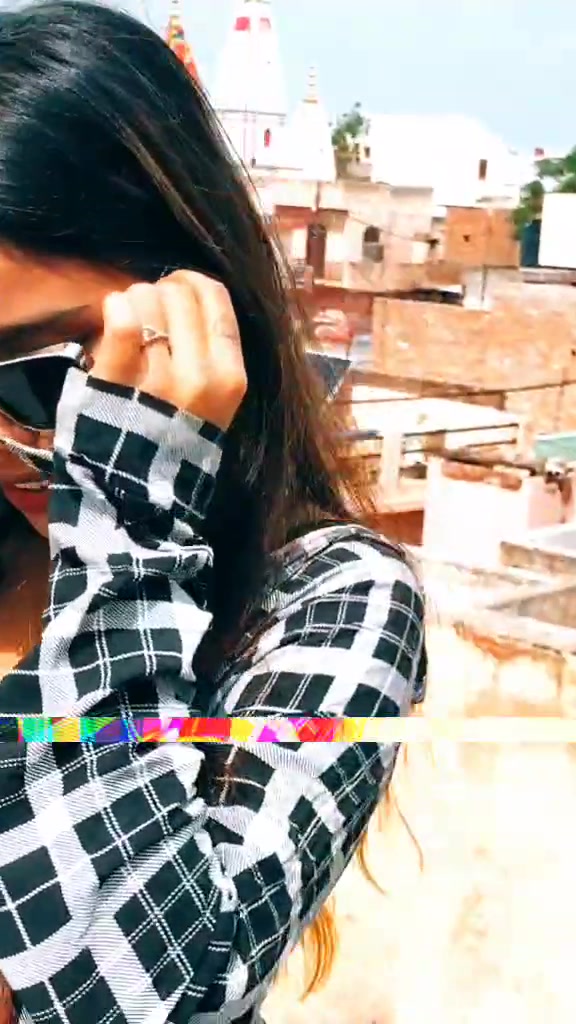 @Desi_queEn🦋🔥