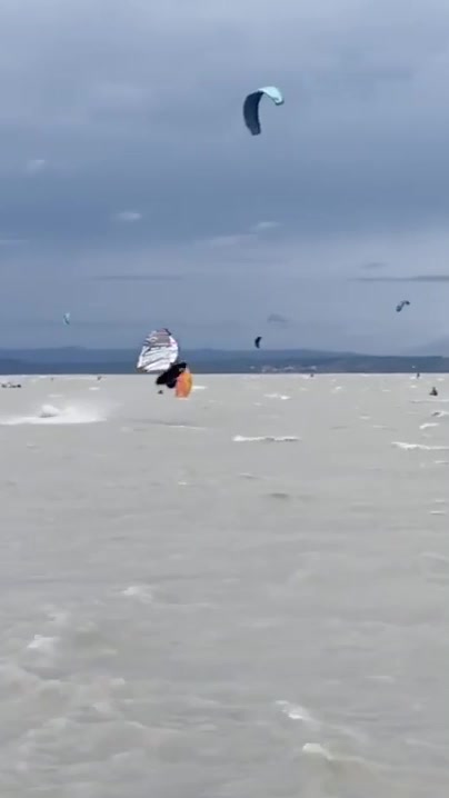 @windsurfcrashs