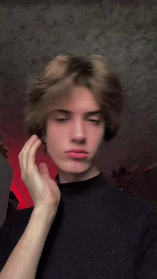 @Aystallll